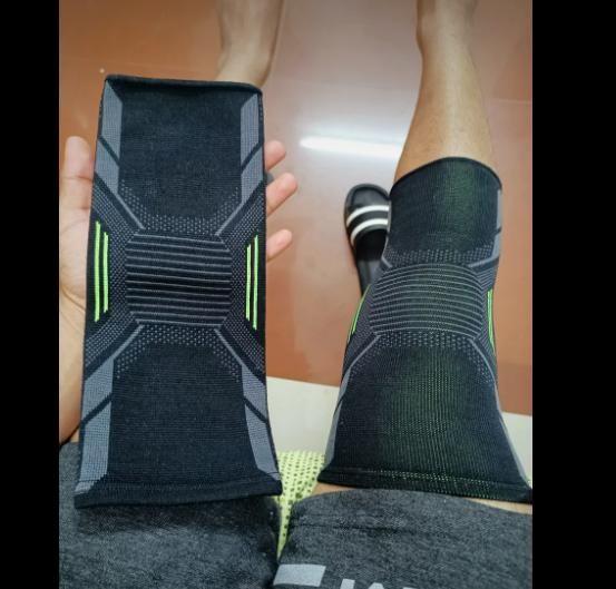 Knee Cap Compression Support for Gym & Sports