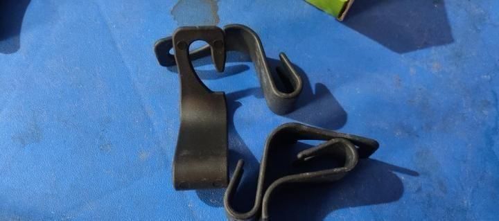 Car Organizer Plastic Hook Hanger for Holding Handbags, Coats, Purses, Bags & Water Bottles (Pack of 04)